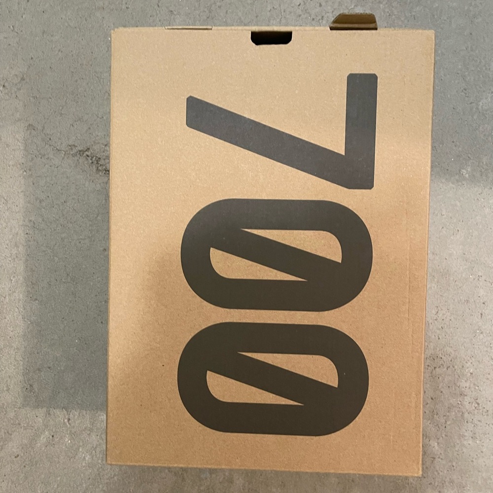Yeezy 700 Analog - Picture 7 of 8
